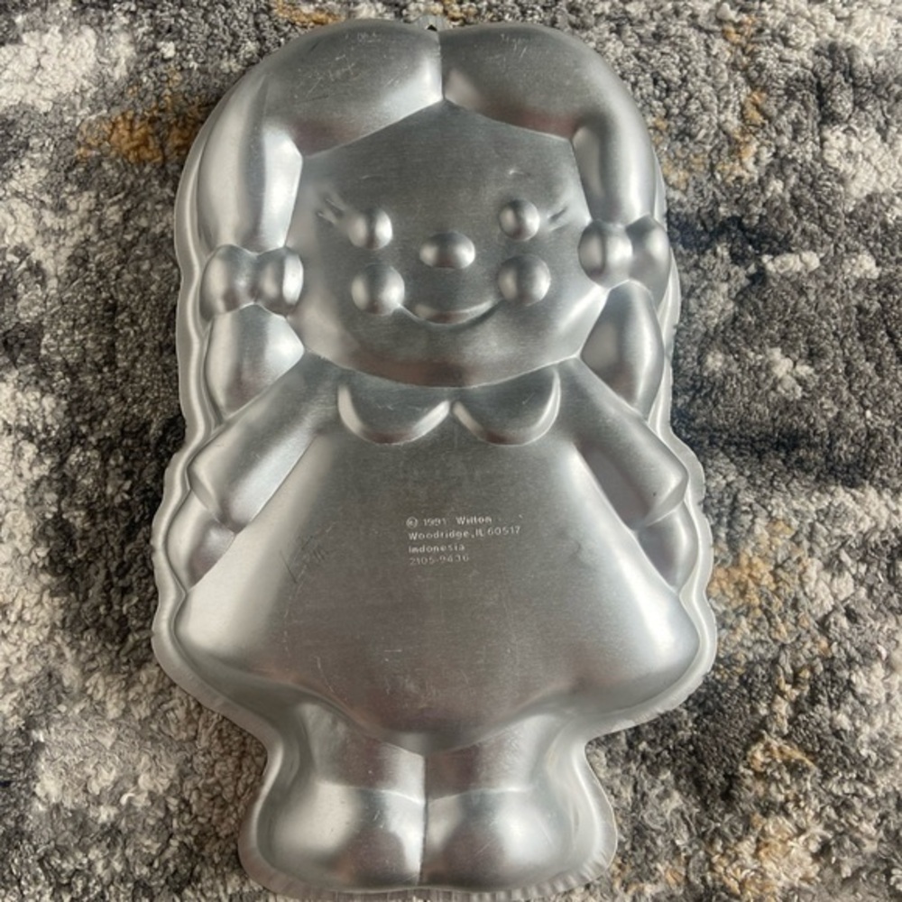 Wilton Darling Dolly Doll Girl Easy As 1 2 3 Cake Pan (2105-9436 1991) Retire